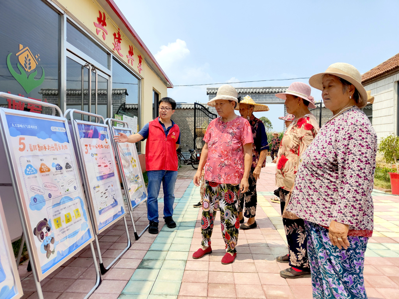 薛城：“千鄉(xiāng)萬(wàn)村氣象科普行”走進(jìn)馬莊村民大講堂